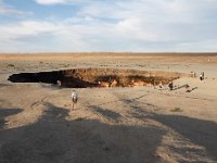 De grote brandende krater van Darwaza 'the door to hell'.