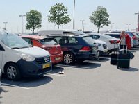 De auto staat zo lang op P3 bij Sichiphol : Photo Stream