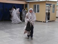 De dames moeten zich weer serieus verkleden in een leken-chador.