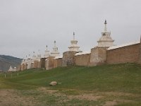 Erdene Zuu Klooster met zijn 108 stupa's.